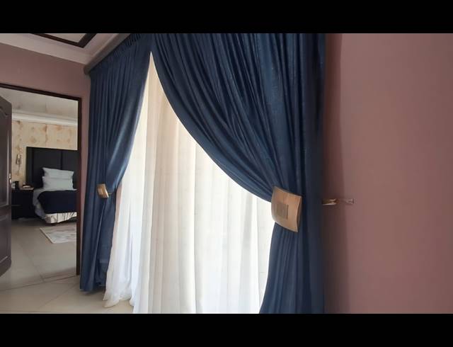 7 BEDROOM FREESTANDING FOR SALE IN FLORA PARK